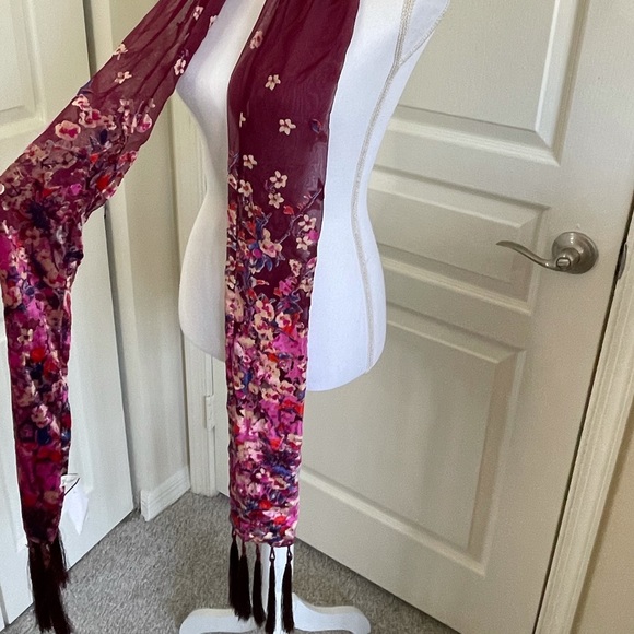 Collection Eighteen velour and sheer floral scarf - Picture 5 of 8